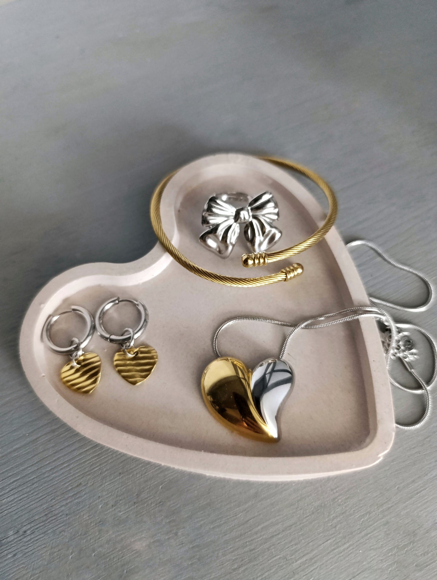 4 τεμ. κοσμήματα και αξεσουάρ!