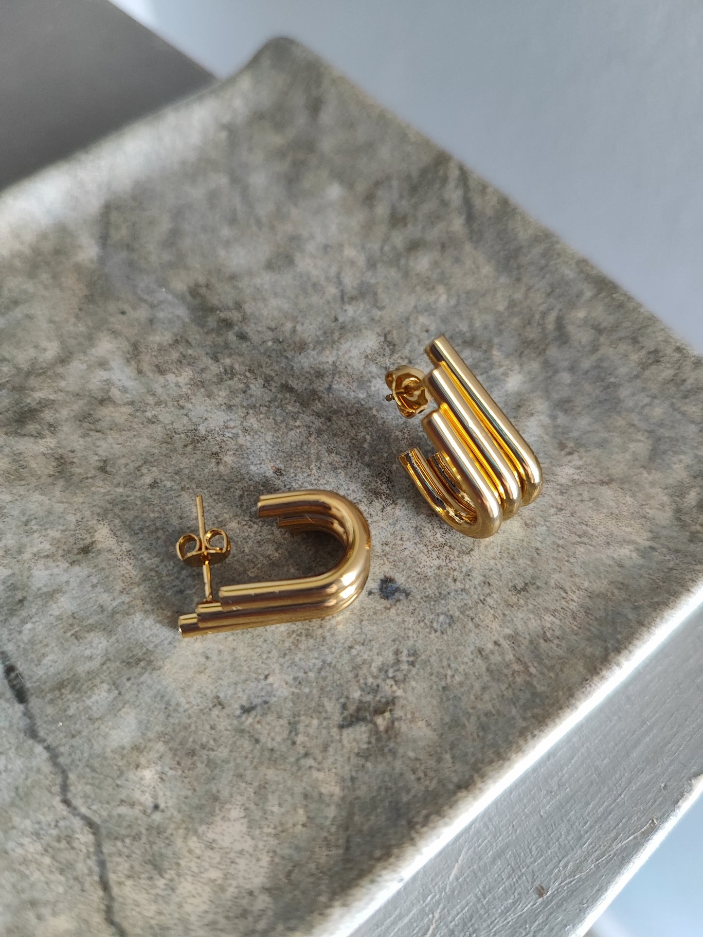 Ατσάλινα σκουλαρίκια!