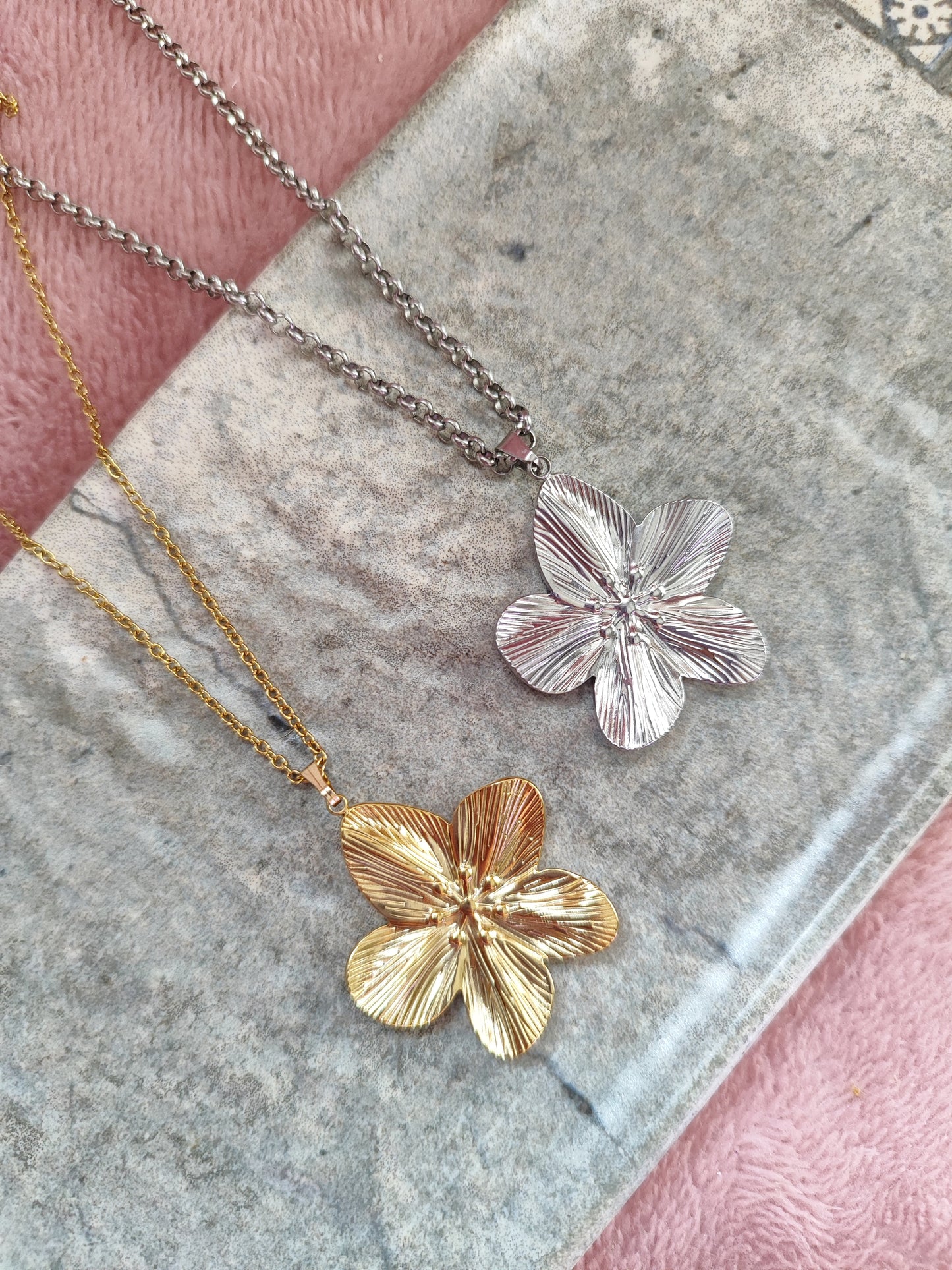 Ατσάλινα κολιέ!