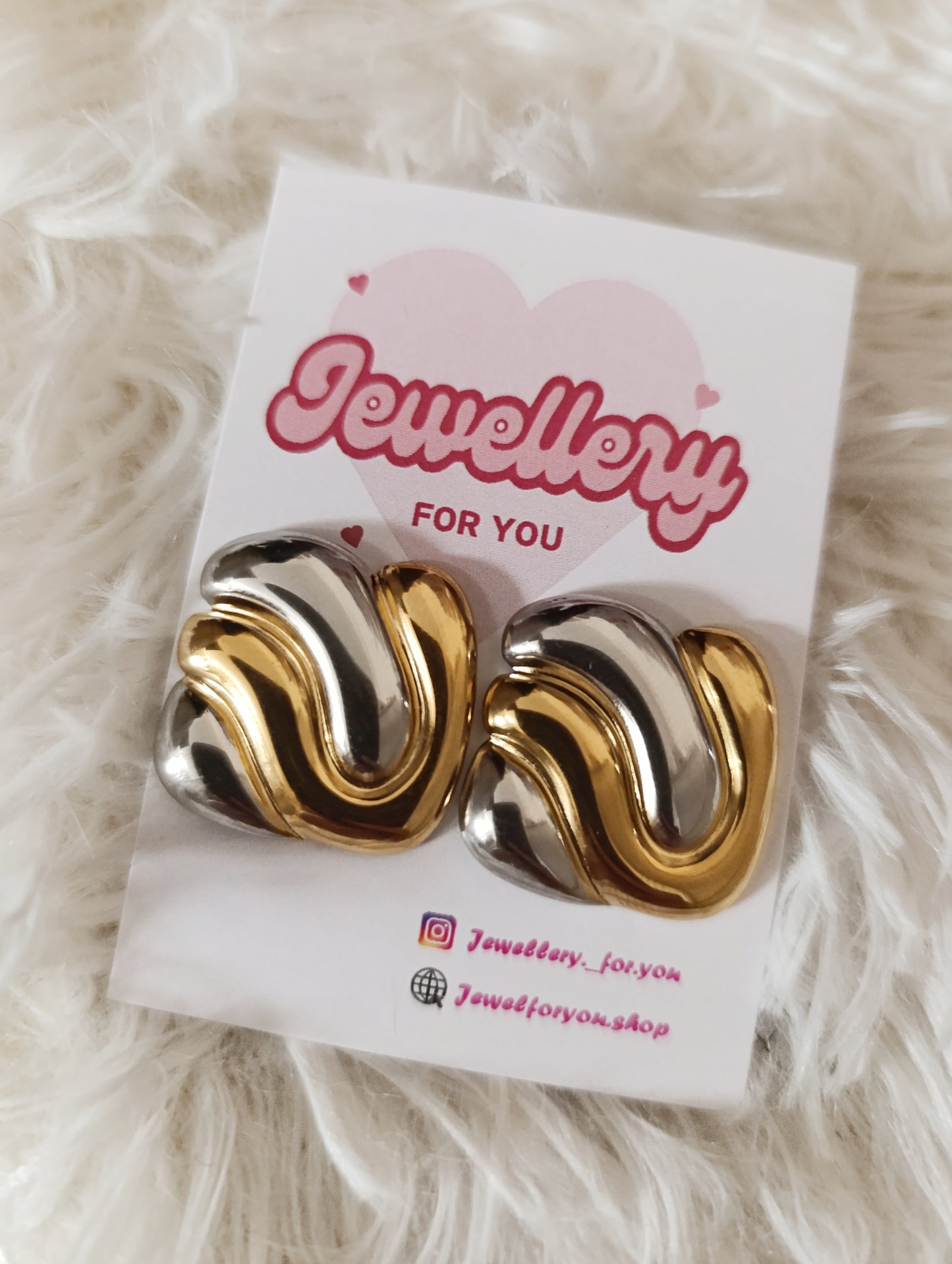 Ατσάλινα σκουλαρίκια!