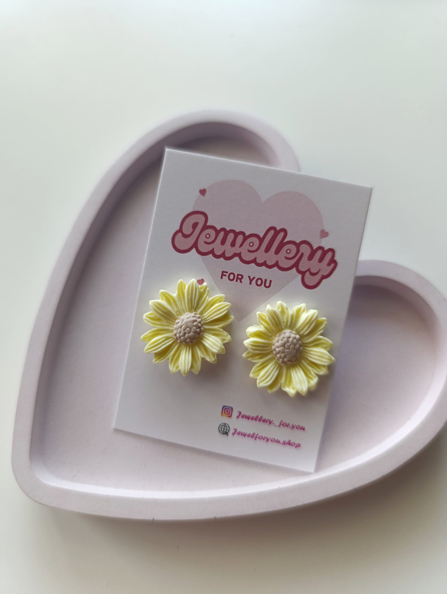 Flower earrings 🌼