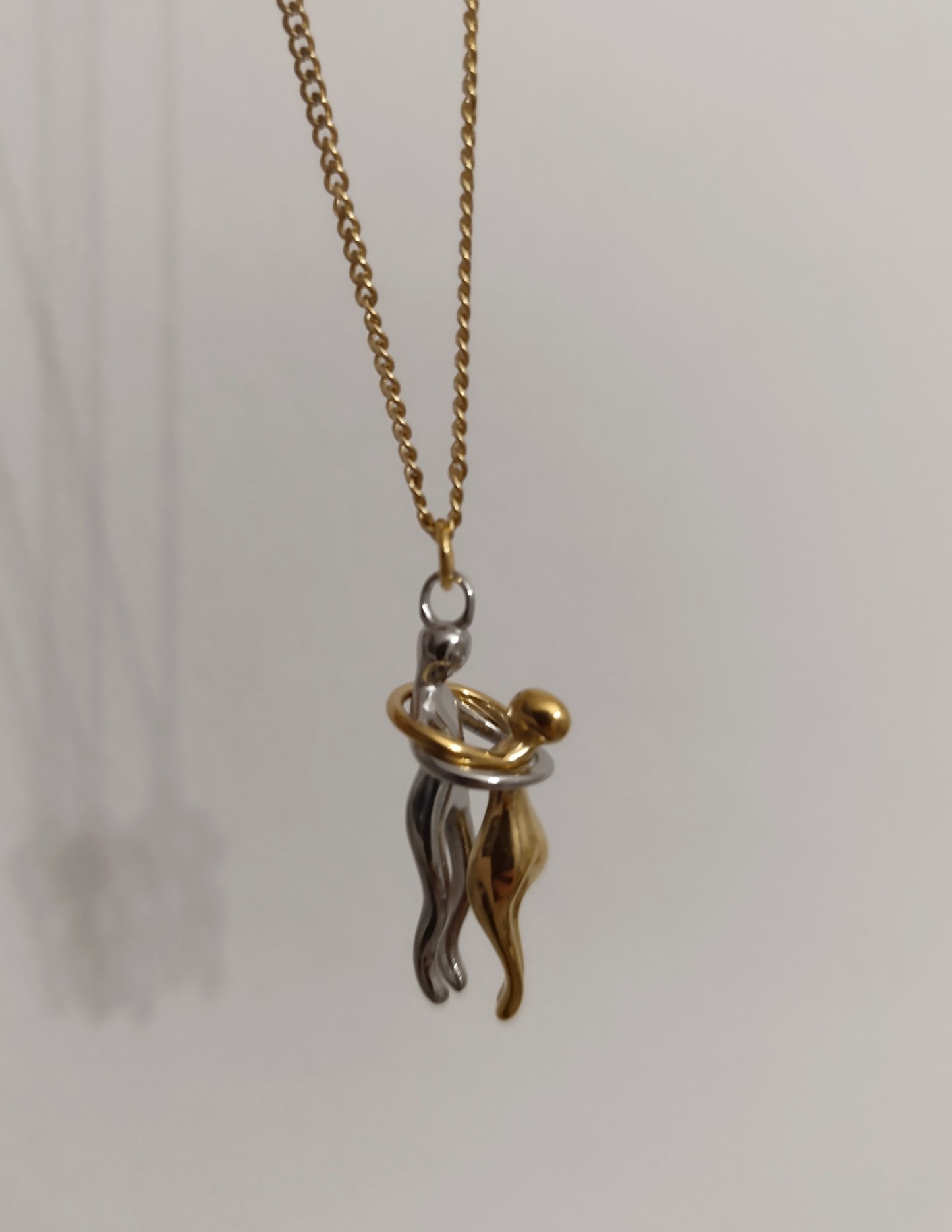 Ατσάλινα κολιέ αγκαλιά!