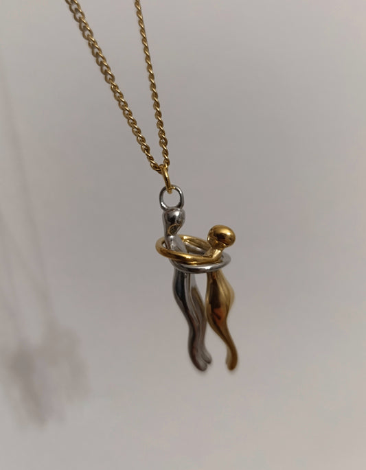 Ατσάλινα κολιέ αγκαλιά!