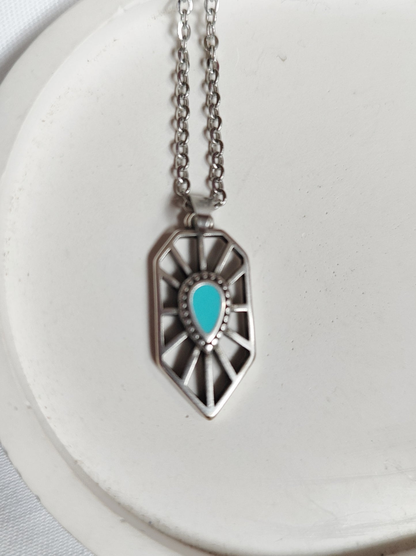 Ατσάλινα κολιέ!