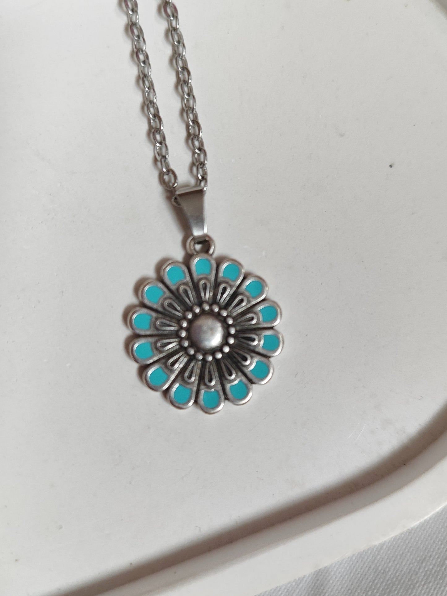 Ατσάλινα κολιέ!