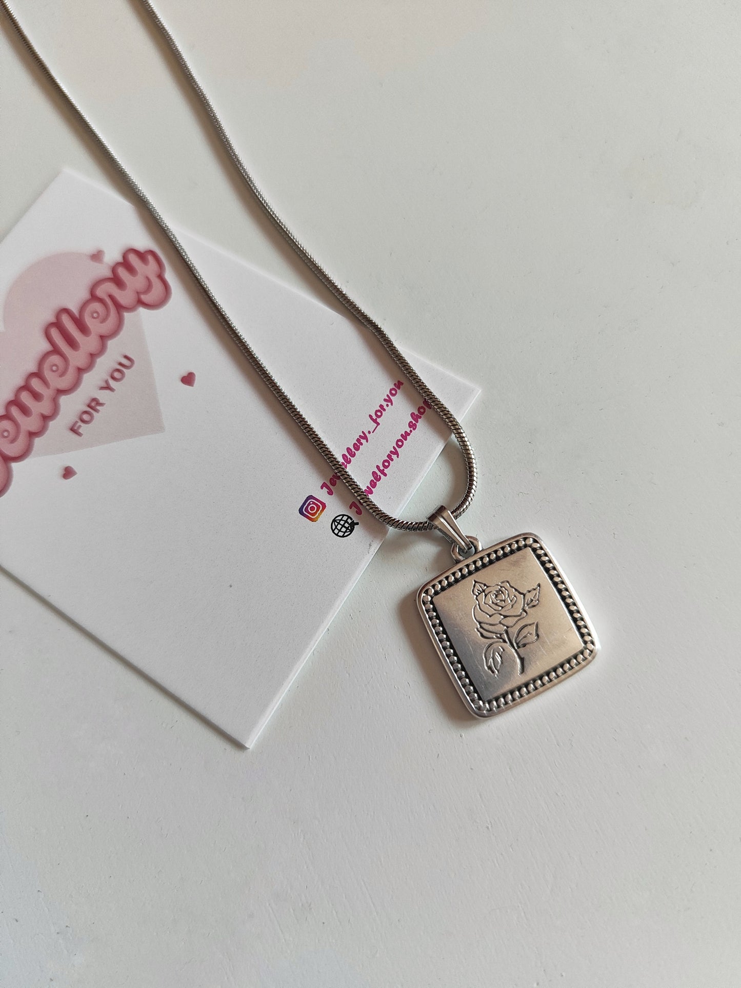 Ατσάλινο κολιέ!