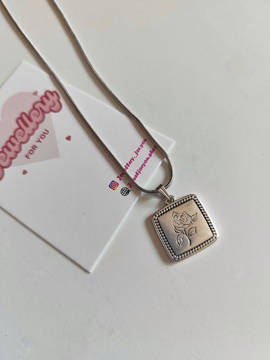 Ατσάλινο κολιέ!