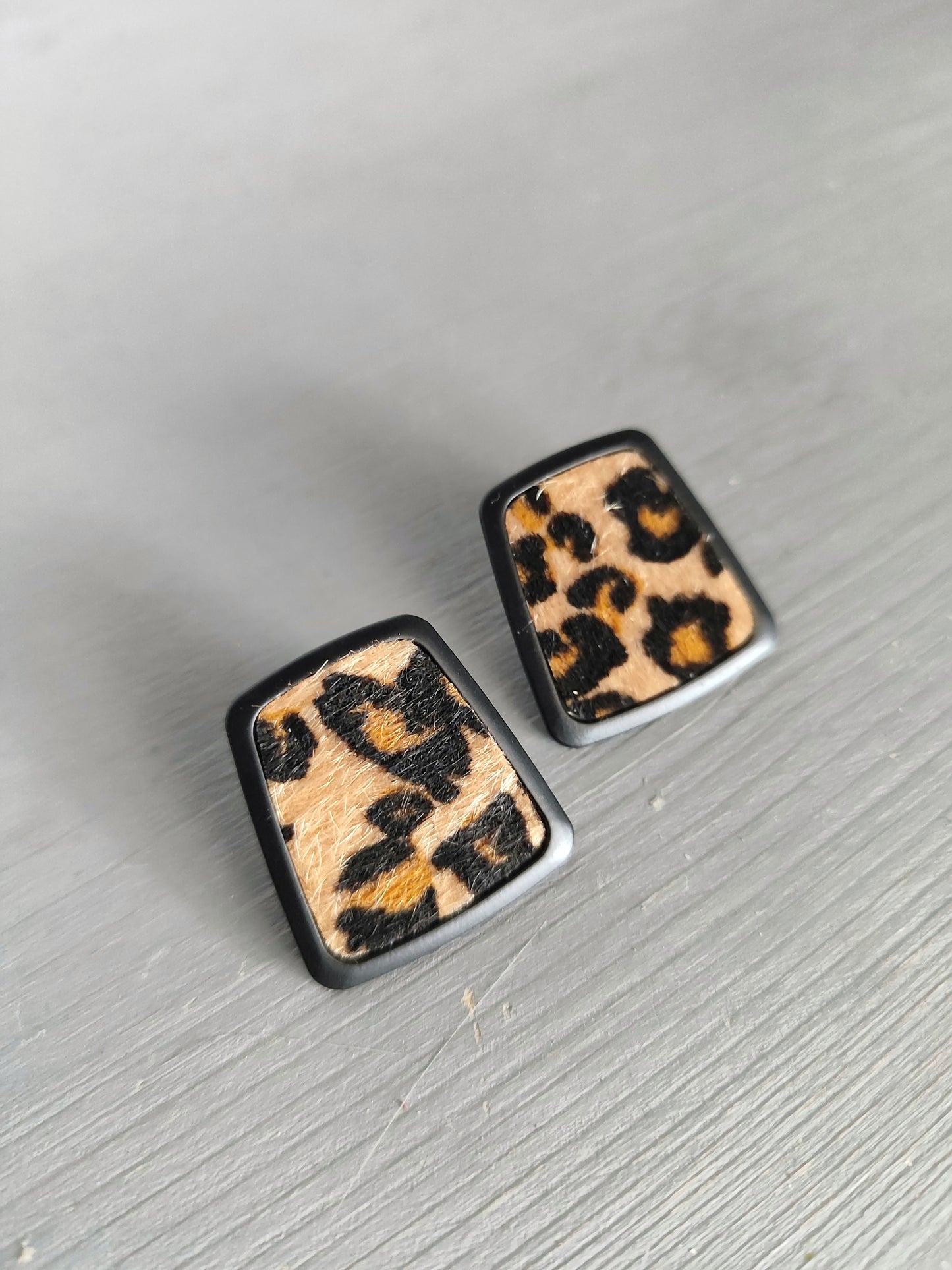 Λεοπάρ σκουλαρίκια!