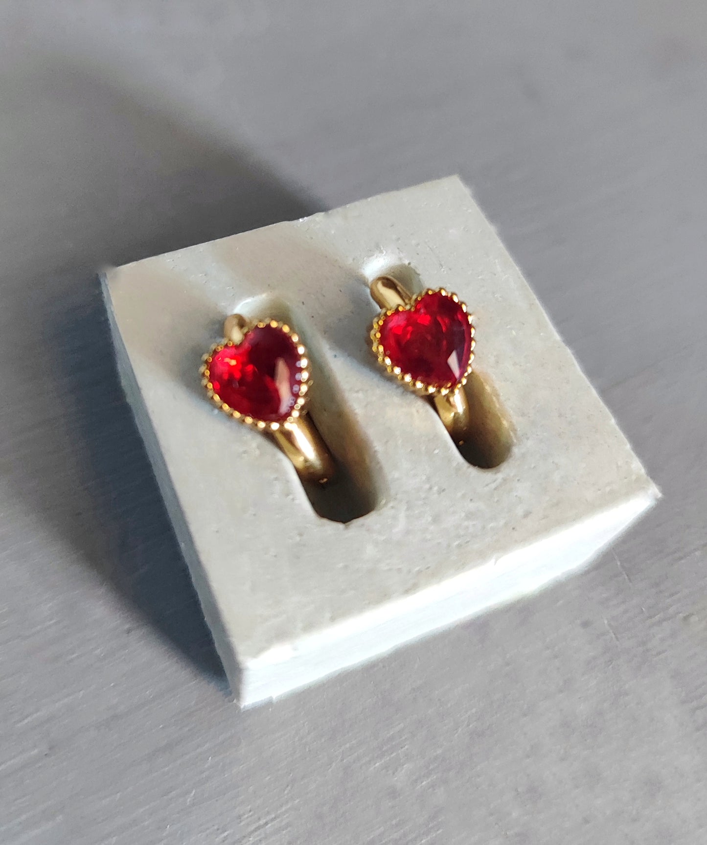 Ατσάλινα σκουλαρίκια!