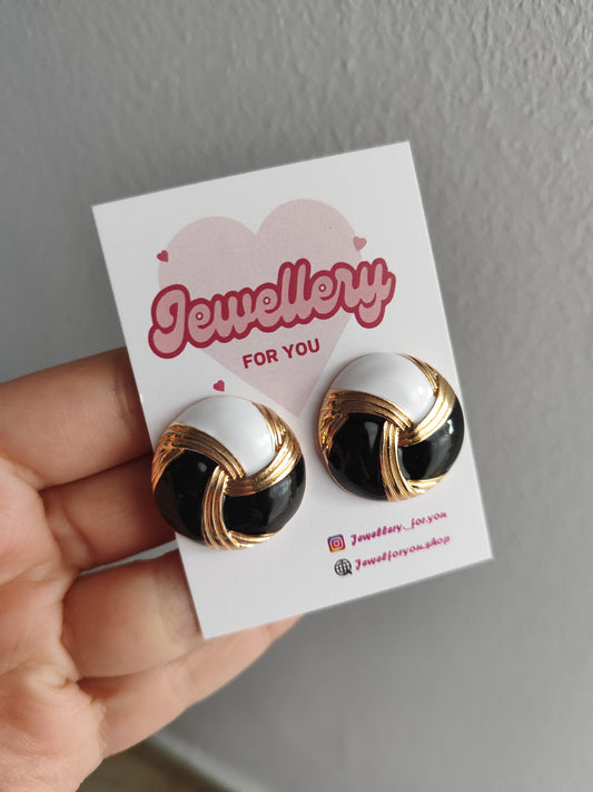 Ατσάλινα σκουλαρίκια!