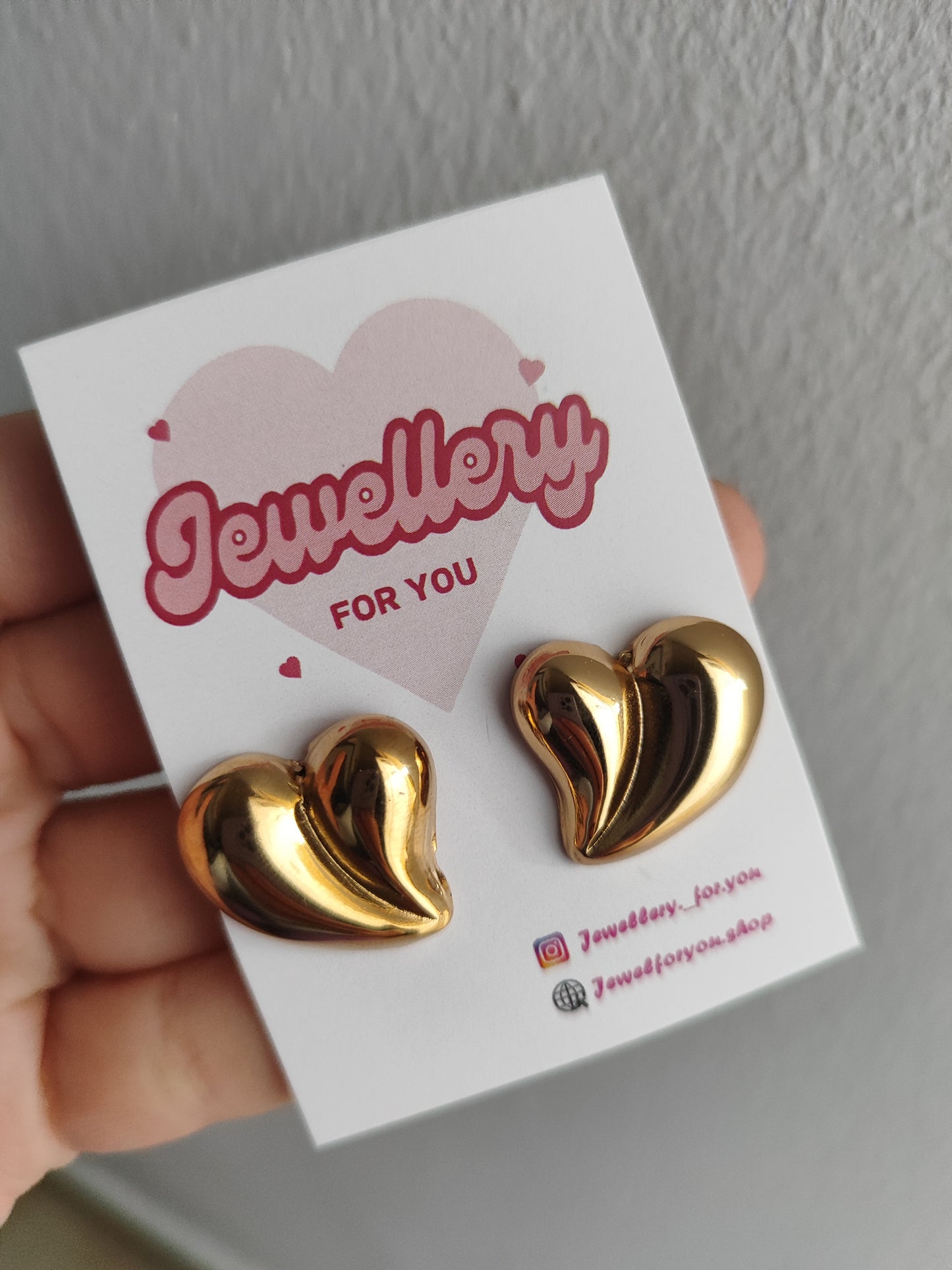 Ατσάλινα σκουλαρίκια!