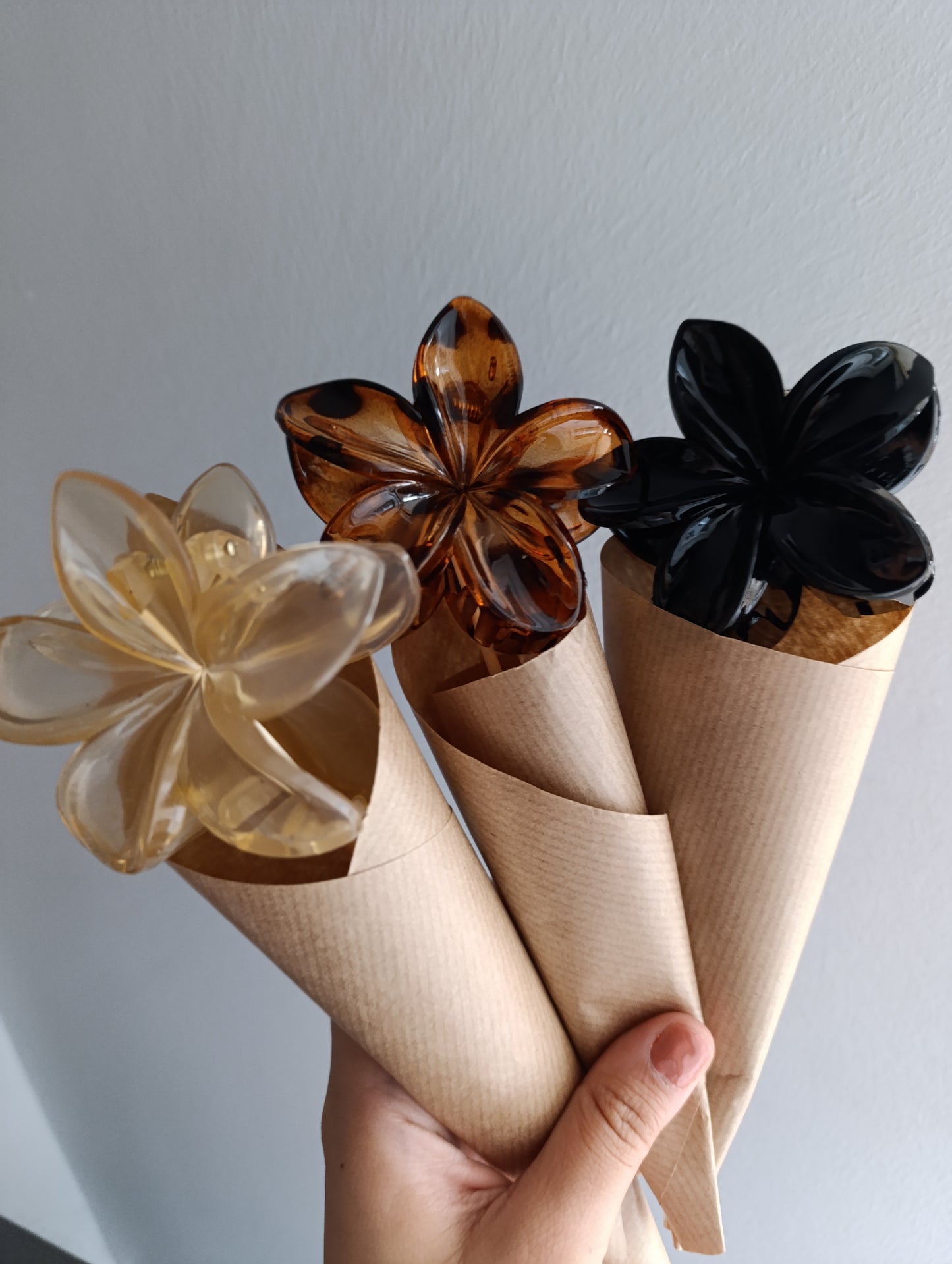 Κλαμερ μαλλιών!