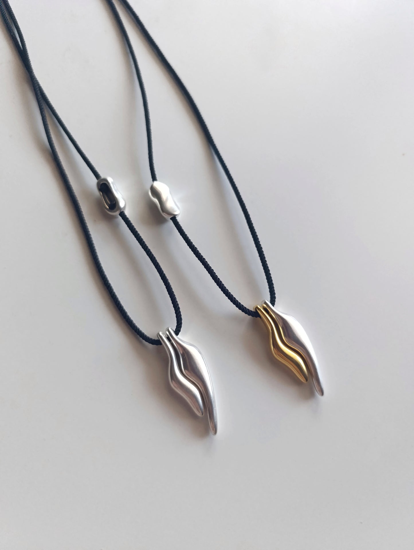 Κολιέ με κορδόνι!