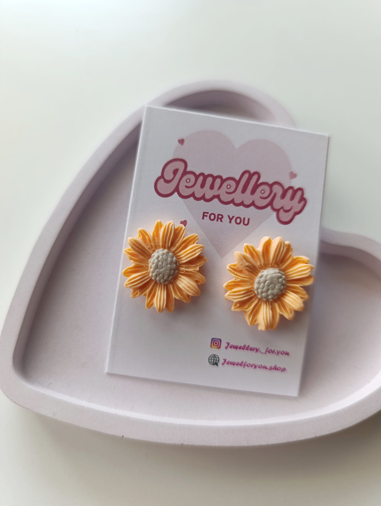 Flower earrings 🌼