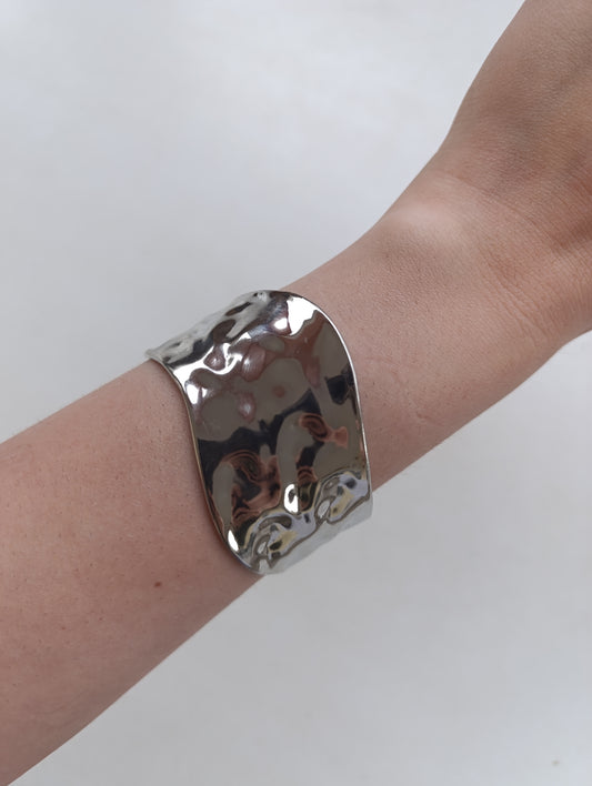 Ατσάλινη χειροπέδα!