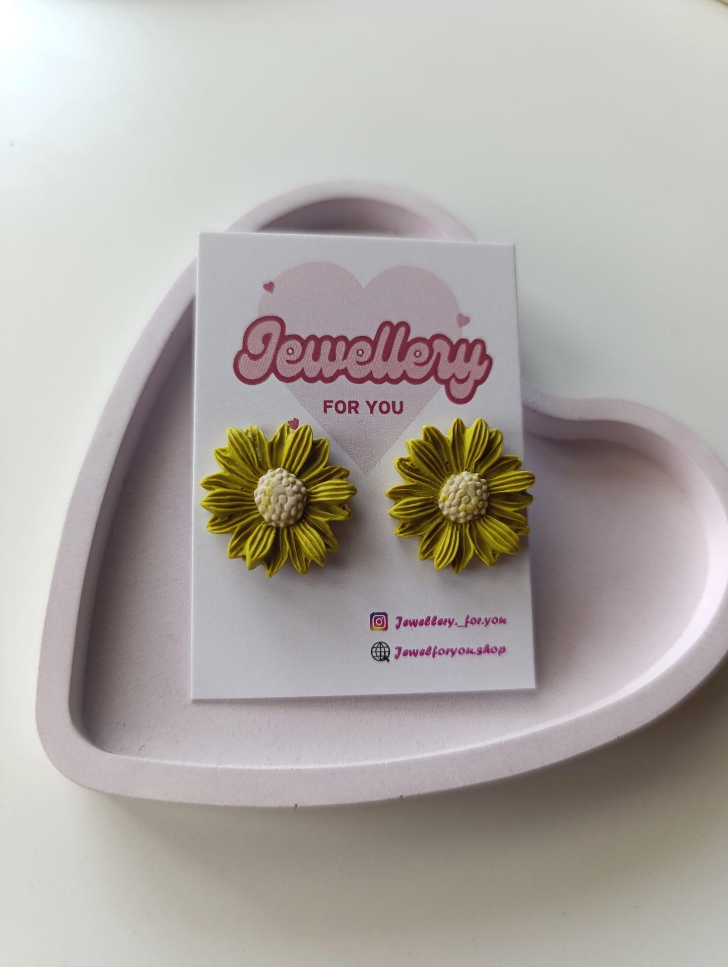Flower earrings 🌼