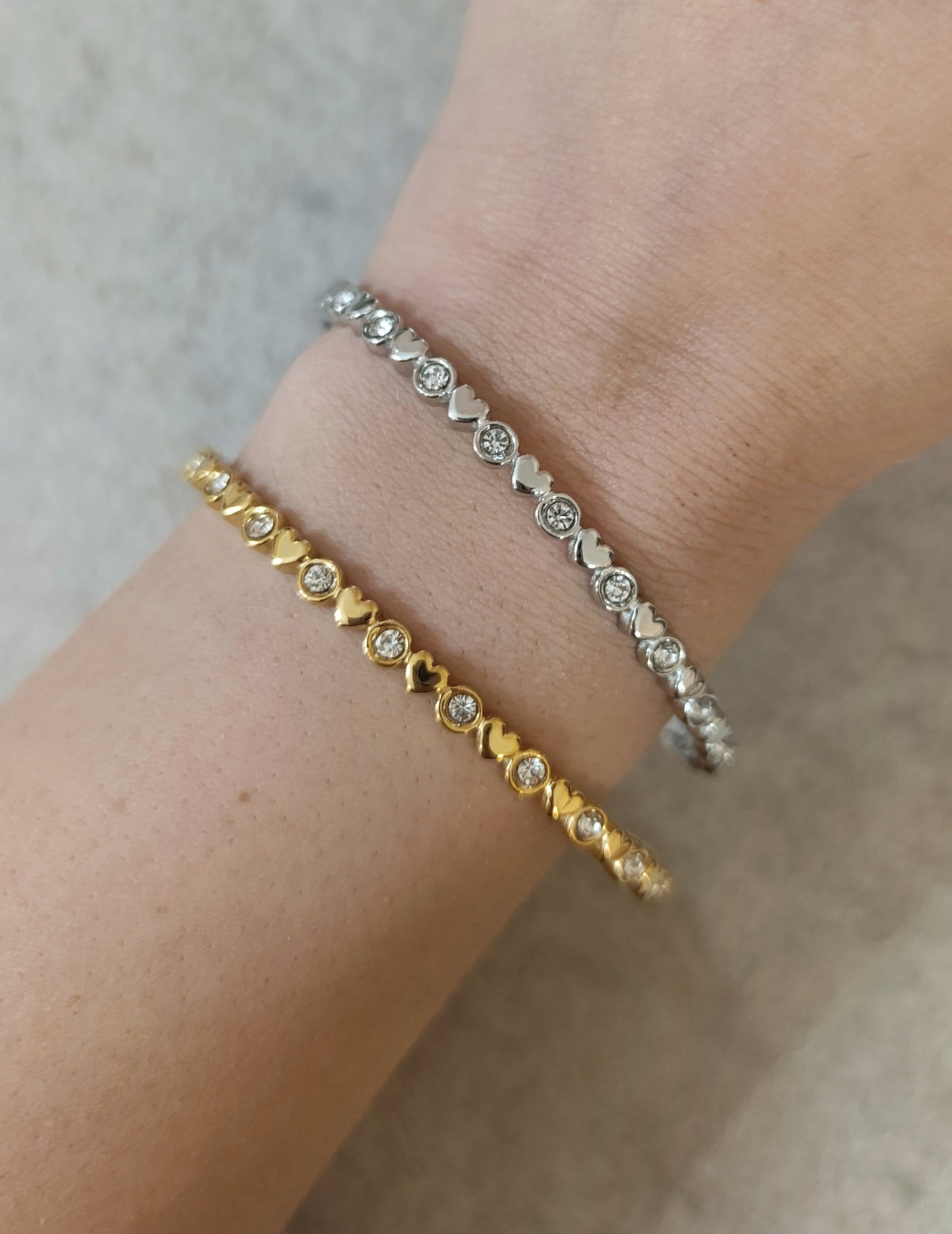 Ατσάλινες χειροπέδες!