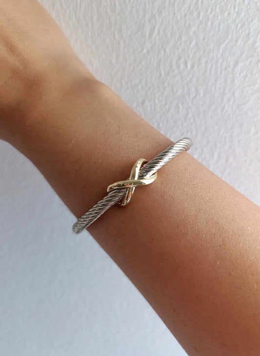 Ατσάλινη χειροπέδα!