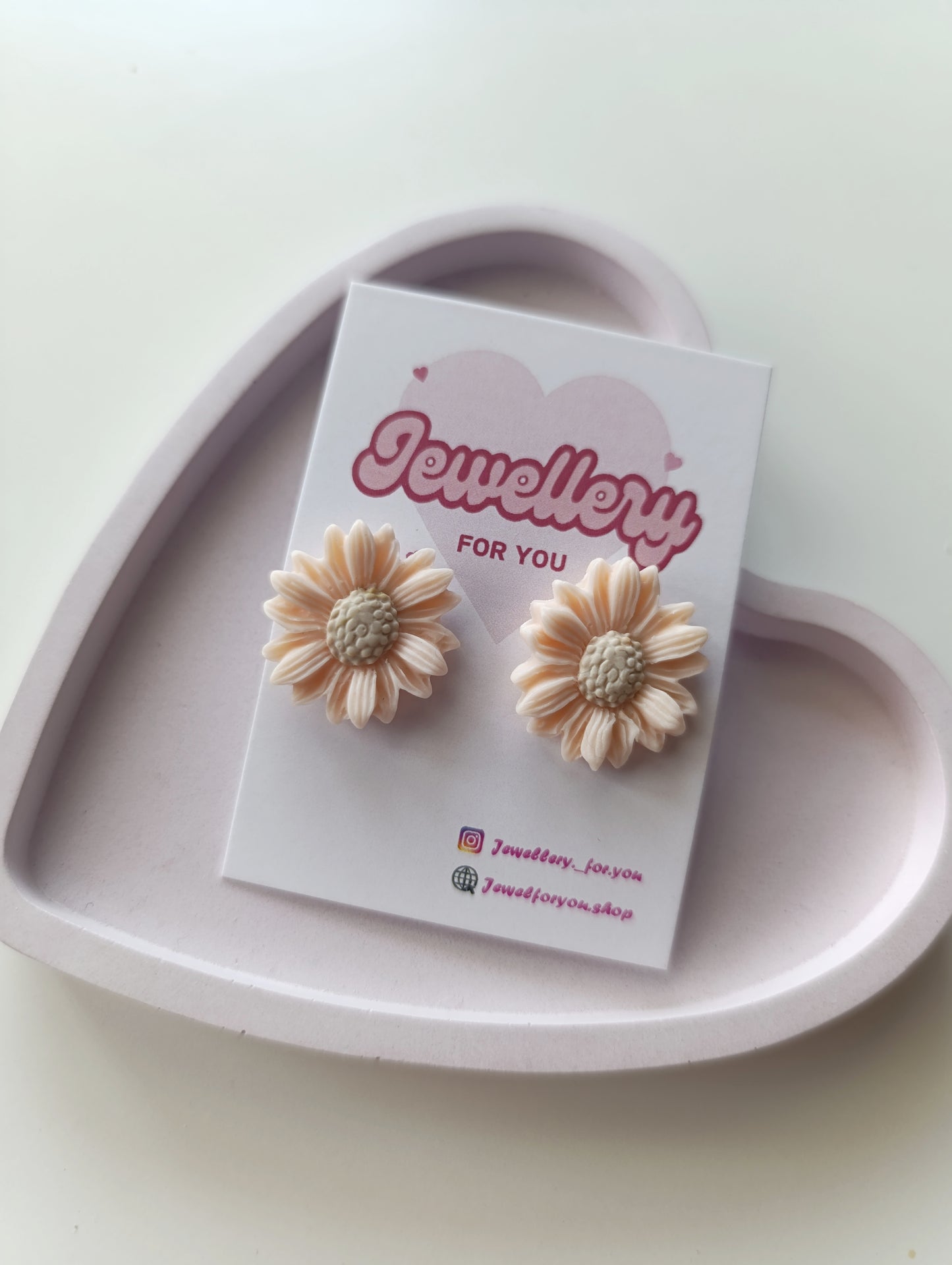 Flower earrings 🌼